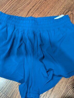 Aerie offline 2" hot stuff shorts (L)